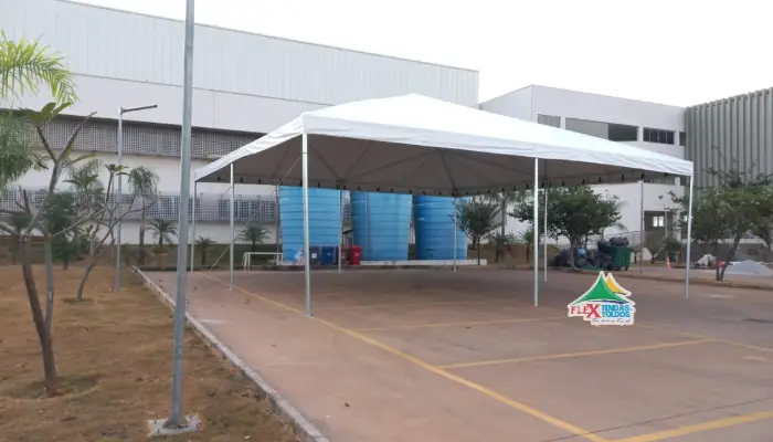 Fabricante de tendas: Como escolher o material certo para eventos corporativos